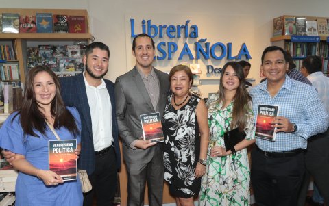 Estefanía Macías, Nathan Delgado, Manuel Delgado, Katiuska Zúñiga de Delgado, Natalia Macías y Christofer Jiménez.
