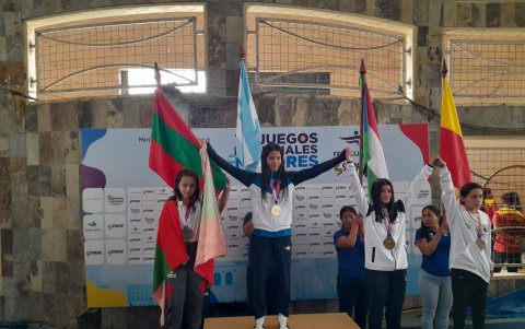 La guayaquileña (c) celebró el conquistar los Juegos Nacionales de Menores en la categoría 40 kg.