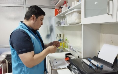 Análisis. Durante la jornada se analizaron instrumentos y medicinas.