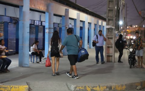 En el cantón, los negocios cierran y la mayoría de trabajadores se moviliza a sus destinos, fuera de Durán.