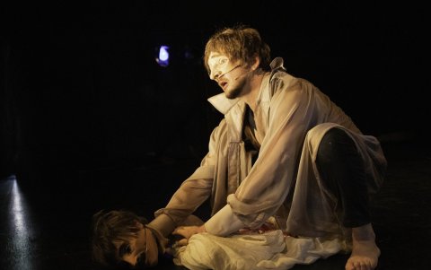 Frankenstein se presentó por primera vez a fines de 2021 en Chile, la primera obra de Viajeinmóvil en dos años, y fue creada durante la época del confinamiento.