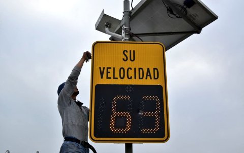 Dispositivo. Uno de los fotorradares instalados en varias zonas del país.