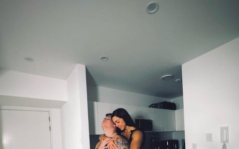 La expresentadora con su novio, Tomi.