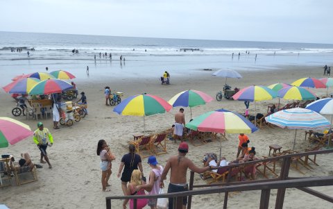 Salinas. Los locales comerciales frente al mar piden mayor resguardo para evitar robos a los turistas y en restaurantes.