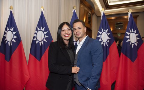 Juliana Wang y Jorge González.