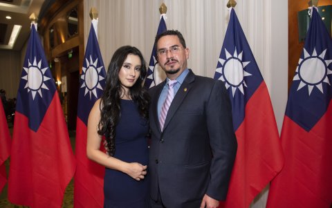 Mariuxi Calderón y Roberto Houser.