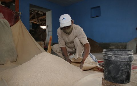 Aquí se mantiene el molino de piedra, con una variación para que funcione con electricidad.
