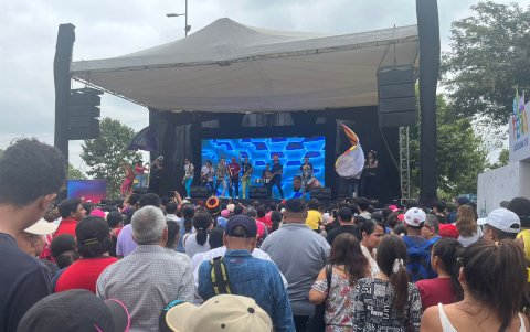 Bandas artísticas se presentaron en el lugar.