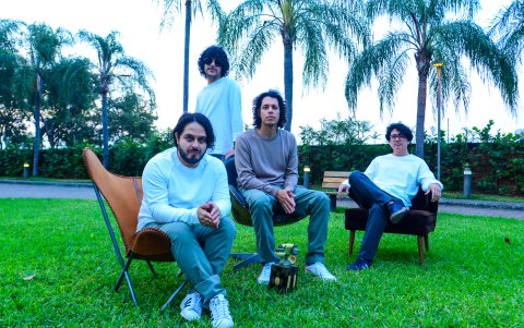 La banda está integrada por Pedro Argüello, Álex Eugenio, Marco Armijos y Rodolfo Burbano.