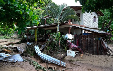 afectaciones debido al paso de la tormenta Max y el huracán Lidia en el municipio de Tecpán, México
