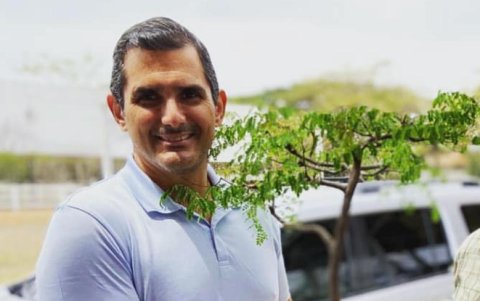 El cultivo del bonsái es otra de las grandes pasiones de Ernesto Varas.