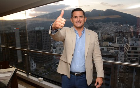 Ernesto se considera un hombre apegado a la ley, al orden y a las buenas constumbres.