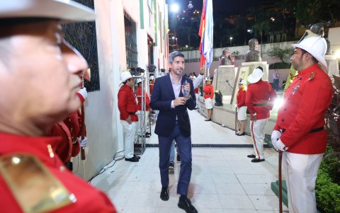 Francisco Briones ingresando al Museo.