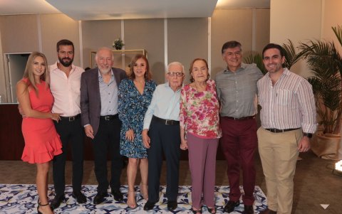 Michelle Jalil, Pablo Arosemena, Gustavo Marriott, Angelita Viteri, Tarquino Viteri, Puedas Marriott, Eduardo Viteri y Xavier Viteri.