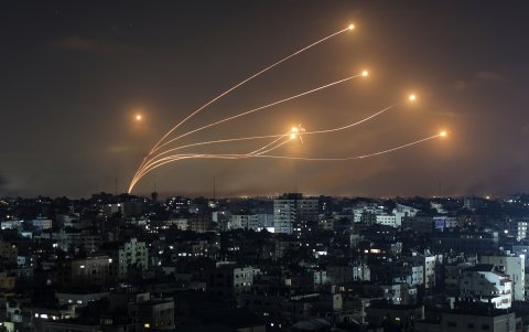 La Cúpula de Hierro israelí intercepta misiles lanzados desde la franja de Gaza