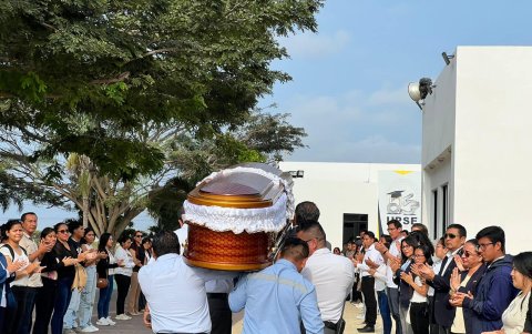 Profesores y alumnos le dieron el último adiós