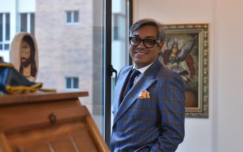 Ocaña señala que la educación es un elemento crucial tanto para el colegio gremial como para el país, en el objetivo de recuperar las instituciones judiciales y la confianza de la gente.