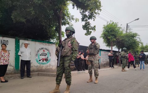 Unidad Educativa Carlos Pomerio Zambrano, en Canuto, cantón Chone.