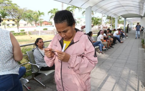 El aumento de robos lleva a ciudadanos a sacar sus cédulas al último momento para poder votar en las elecciones del 15 de octubre.