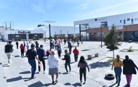 Los electores acudieron desde temprano a sufragar.