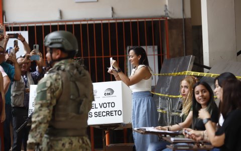 Marcela Aguiñaga ejerció su derecho al voto