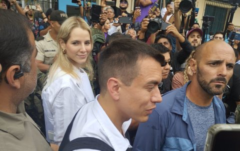 Daniel Noboa ejerció su derecho al voto en Olón