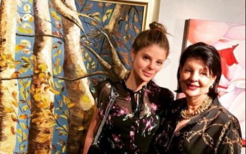 Carla junto a su abuela Carlota, una de sus mayores influencias en el mundo de la moda.