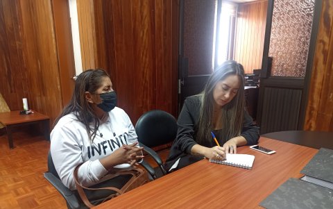 La afiliada Martha Ashqui fue atendida en el Hospital del IESS de Ambato por la abogada Gabriela Cevallos, luego de que EXPRESO publicara su reclamo.