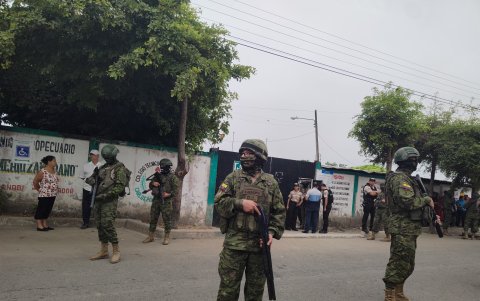 Medida. En Manabí hubo cierre de calles a zonas conflictivas.