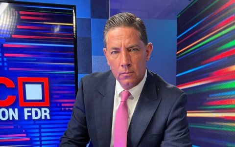 En el set del canal CNN en Español (Miami).