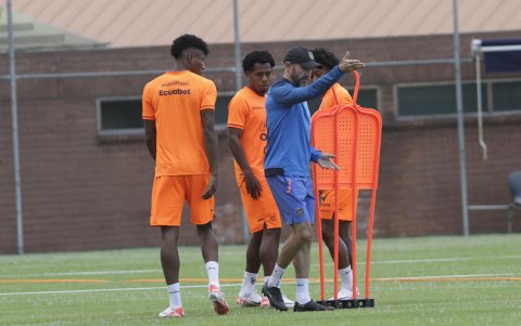 El técnico Félix Sánchez Bas quiere un equipo que juegue con intensidad.