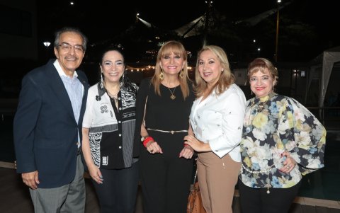 Héctor Chávez, Ketty Pazmiño, Fátima Constante, Rocío Jaramillo y Paquita Kravarovich.