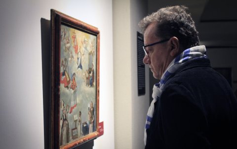 Expectadores en la muestra.