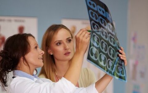 La mamografía es un examen que toda mujer debe hacerse a partir de los 40 años