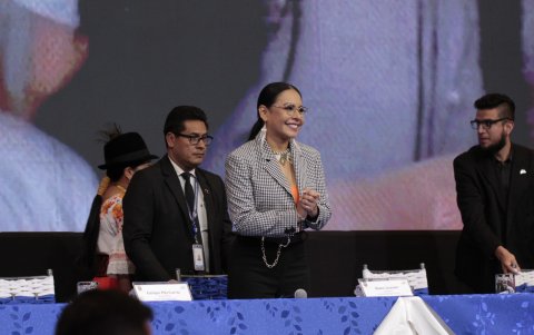 La presidenta del CNE, Diana Atamaint, hace un llamado a la 