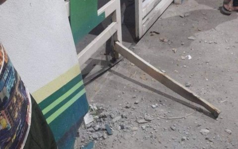 Un local de venta de químicos también fue blanco de un explosivo.