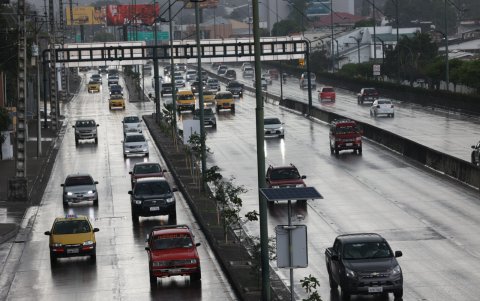 Este 19 de octubre se registró una ligera garúa en Guayaquil, lo que empujó a la ciudadanía a pensar ya en si El Niño estaba 