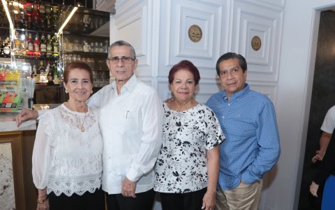Martha   Villacís de Ortega, Alberto Villacís, Clara Villacís y Carlos Luis Villacís.