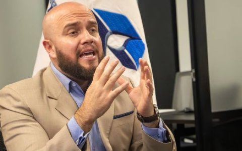 Tras la renuncia de Ramón Vivando, Reinaldo Armijos asumió la gerencia general de Petroecuador.