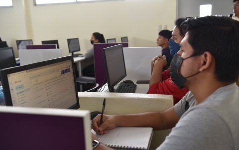 Imagen referencial. Estudiantes en un aula de clases de un Instituto Tecnológico Superior