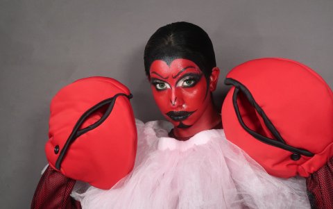 Maquillado. Por Halloween las personas optan por lucir sus disfraces con tantos detalles les sea posible.