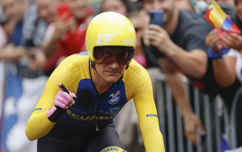 Richard Carapaz demostró que también da pelea en las pruebas de velocidad.