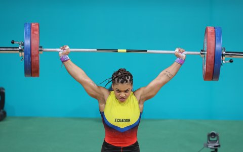 La deportista tricolor demostró su fortaleza para dominar la categoría de 71 kilogramos.