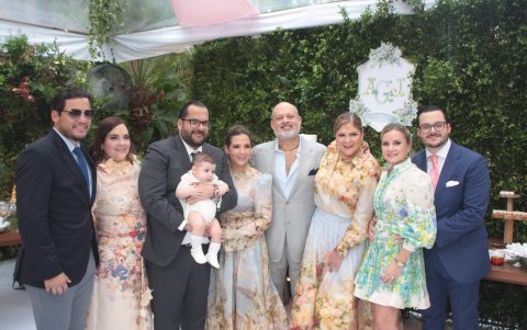 Gregory Sosa, Viviana Jalil, Guido Álex Jalil, bebé Guido Álex Josemaría, Georgette Ode, Guido Jalil, Viviana Ripalda, Marisabel Buehs y Jorge Luis Jalil.
