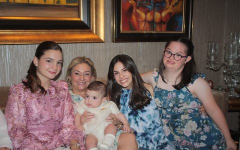 Fabiana Ospina, Mariela Jalil, el pequeño Guido Álex, Adriana Jalil e Isabela Jalil.