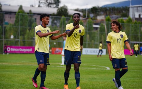 Allen Obando (c) es una de las figuras que tiene la selección sub-17 de Ecuador