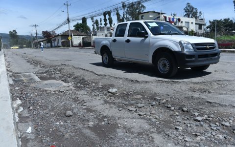 La inaccesibilidad para las personas salta a la vista en la calle Juan de Dios Morales, ubicada en el sector de Amaguaña.