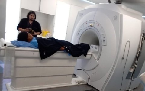 Tamara Salazar, en pesas, tras los estudios se le diagnosticó una lesión lumbar.