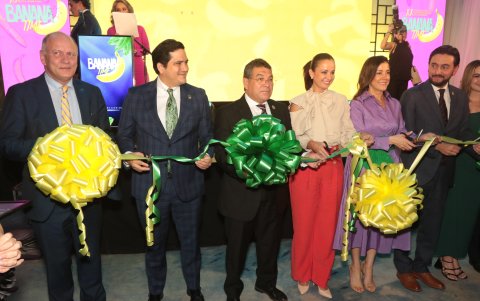 Una vez culminó la oratoria por parte de los organizadores y figuras políticas, dio inicio a un recorrido por la feria.