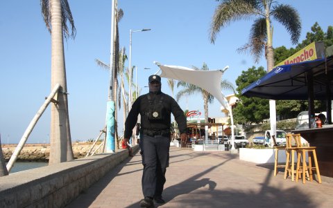 En el malecón de La Libertad se ha reforzada la seguridad. Aun así, advierten los ciudadanos, el peligro está latente.